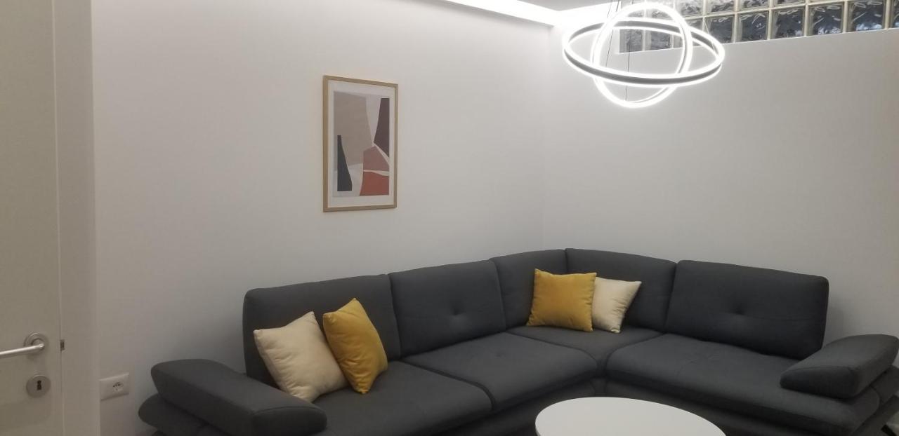 White Apartment Tirana Exterior photo